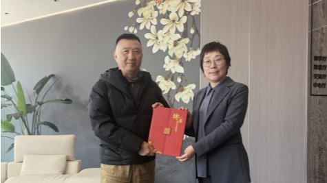 凤凰卫视驻俄首席记者卢宇光校友分享会在我校举行