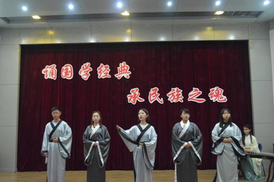 C:\Users\DELL\Desktop\我校举办 “诵国学经典，承民族之魂”诗歌朗诵会\01.JPG