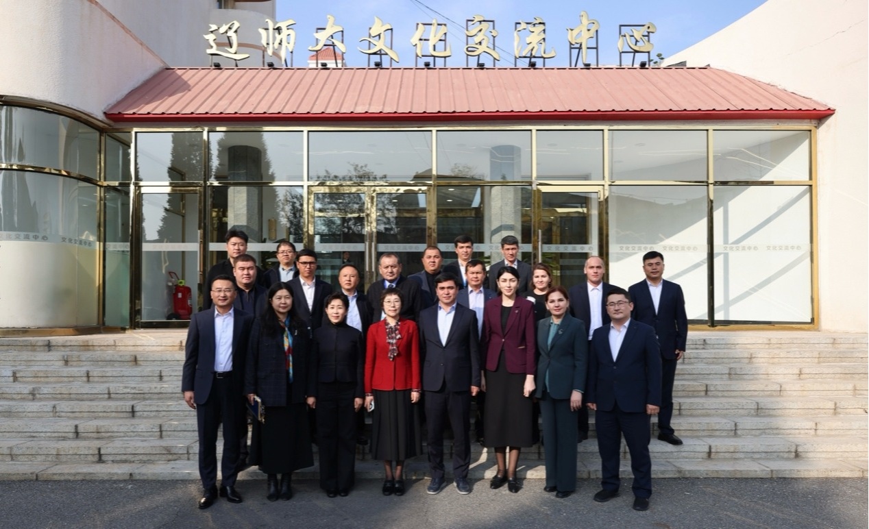 乌兹别克斯坦教育代表团访问我校