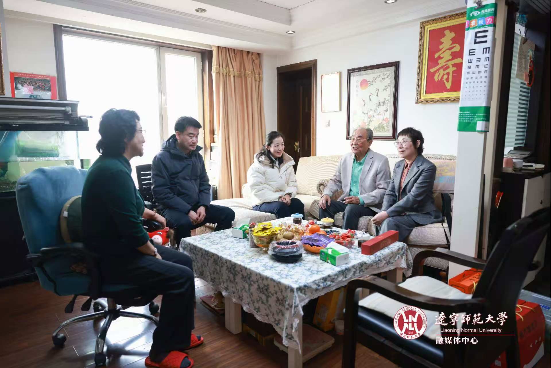 校领导新春前夕走访慰问老领导、老党员及教师代表